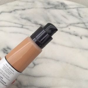 Lancome Makeup - Lancôme Skin Feels Good Hydrating Skin Tint Lancome Makeup - Lancôme Skin Feels Good Hydrating Skin Tint